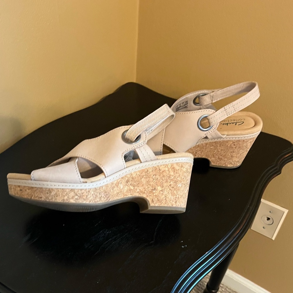 Naturalizer Women's Cream Wedge Sandals